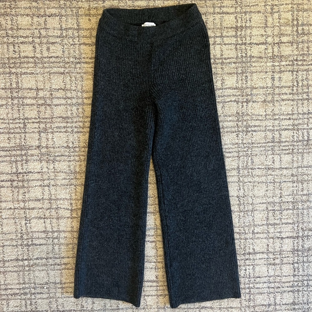 Topshop straight leg sweatpants in gray. Size 0-2.